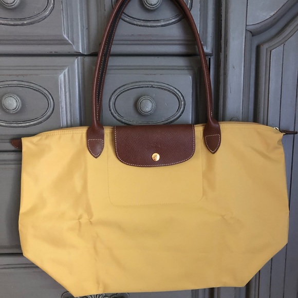 Longchamp Handbags - EUC Mustard Longchamp Le Pliage Large.